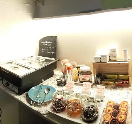 Flora בית הארחה 2*